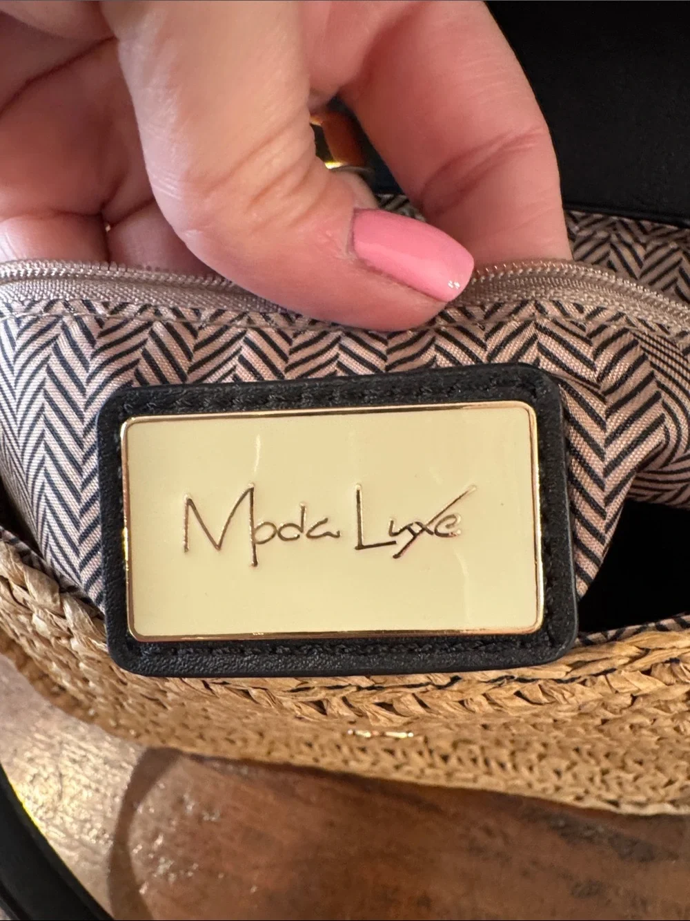 🙏Moda Luxe Tan Woven Crossbody with Black Trim - Picture 7 of 8